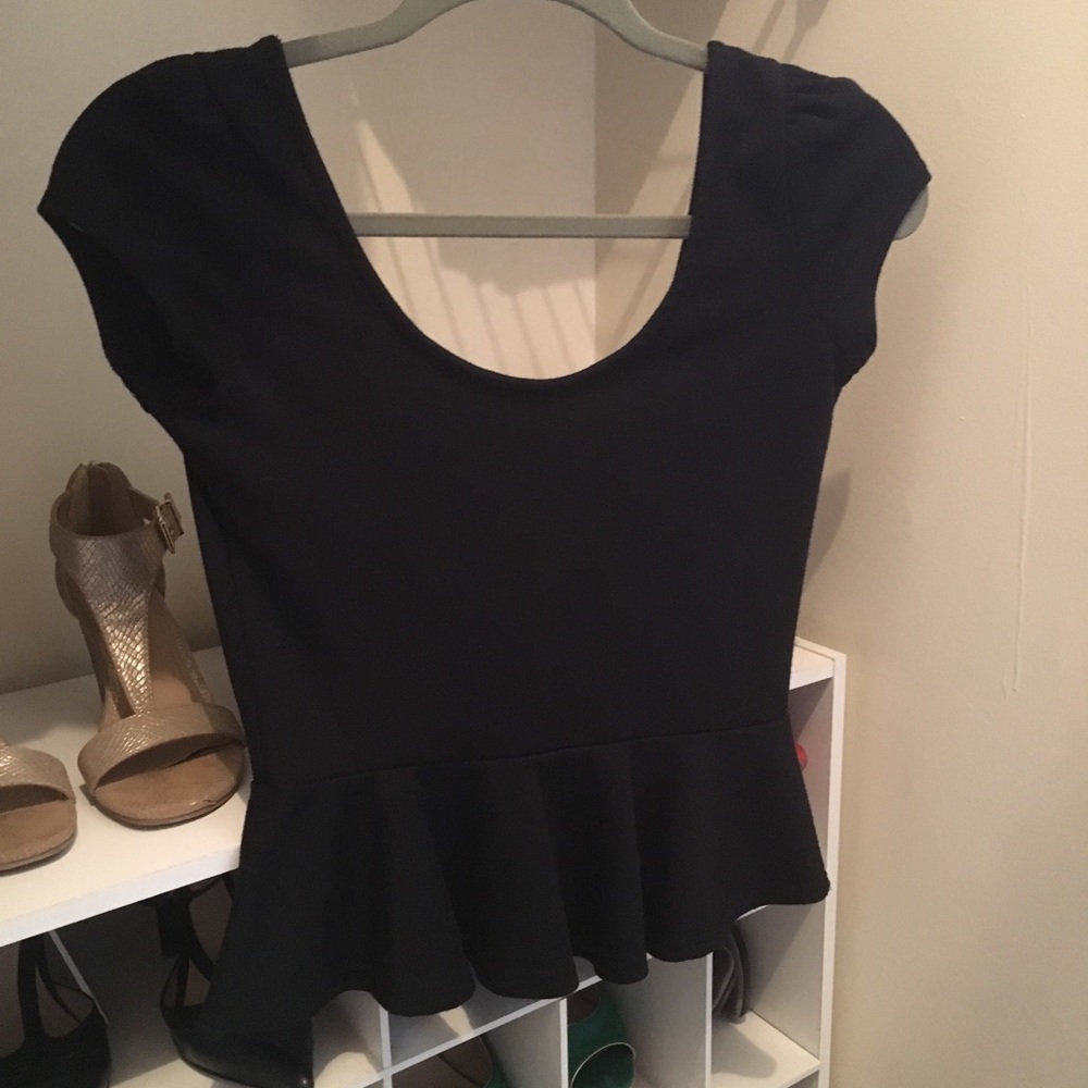 🖤 Black Peplum Top